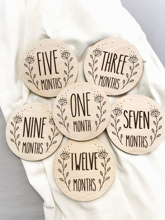 Kisangel 1 Set Wooden Baby Monthly Milestone Cards Unfinished Wood Discs Newborn Photography Props for New Year Baby Infants