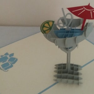 Cartão de felicitações Pop-up Copo de Gin com Guarda-chuva Vermelho 3D Kirigami