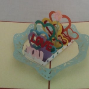 Coloridos corazones de amor con Rose 3D Kirigami Pop-up Tarjeta de felicitación