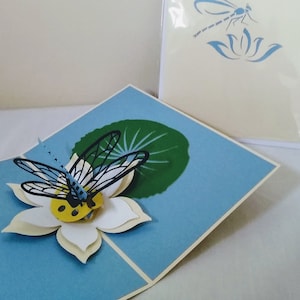 Cartão de felicitações pop-up Dragon Fly em Lotus Flower 3D Kirigami