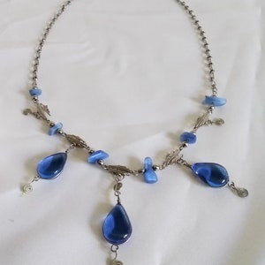 Collana pendente in vetro trasparente blu