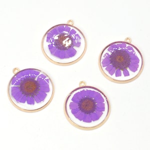 9PCS Gold Tone Real Dried Daisy Flower Resin Round Charm Pendant, Purple -03