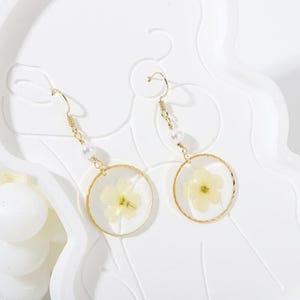 4PCS Gold Tone Real Dried Flower Resin Charm Round Shape JWXR702