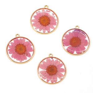 Clearance 8PCS Gold Tone Real Dried Daisy Flower Resin Round Charm GBY1015 Purple Pink