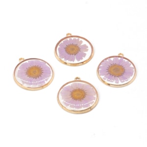 9PCS Gold Tone Real Dried Daisy Flower Resin Round Charm Pendant, Purple Pink -02