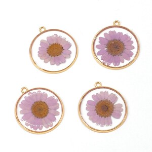 4PCS Gold Tone Real Dried Purple Daisy Flower Resin Round Charm  GBY1013