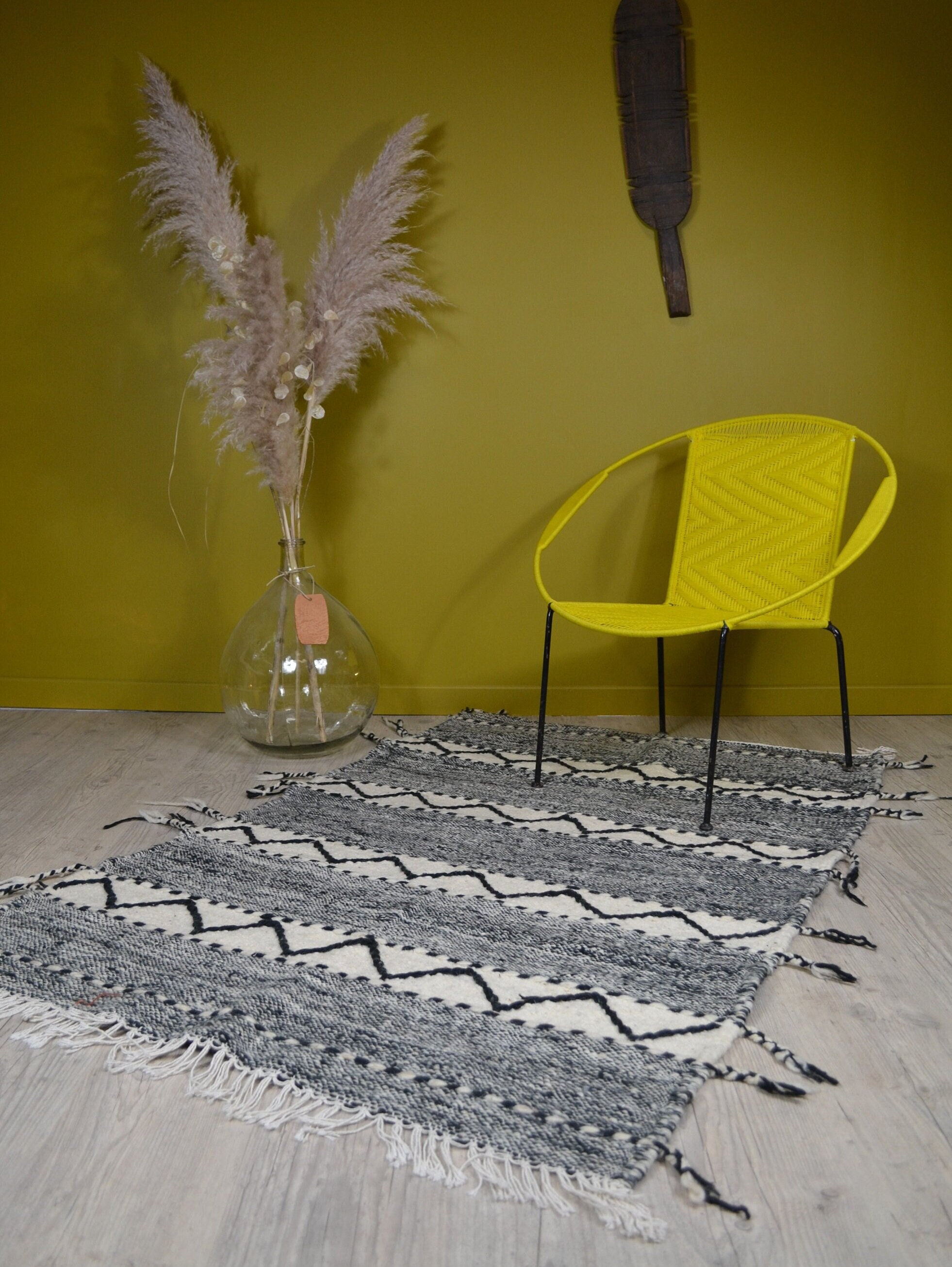 Authentique Tapis Marocain Zanafi/ Dimensions 100x160 cm/ Berbere Noir et Blanc Pure Laine/ Tenture 