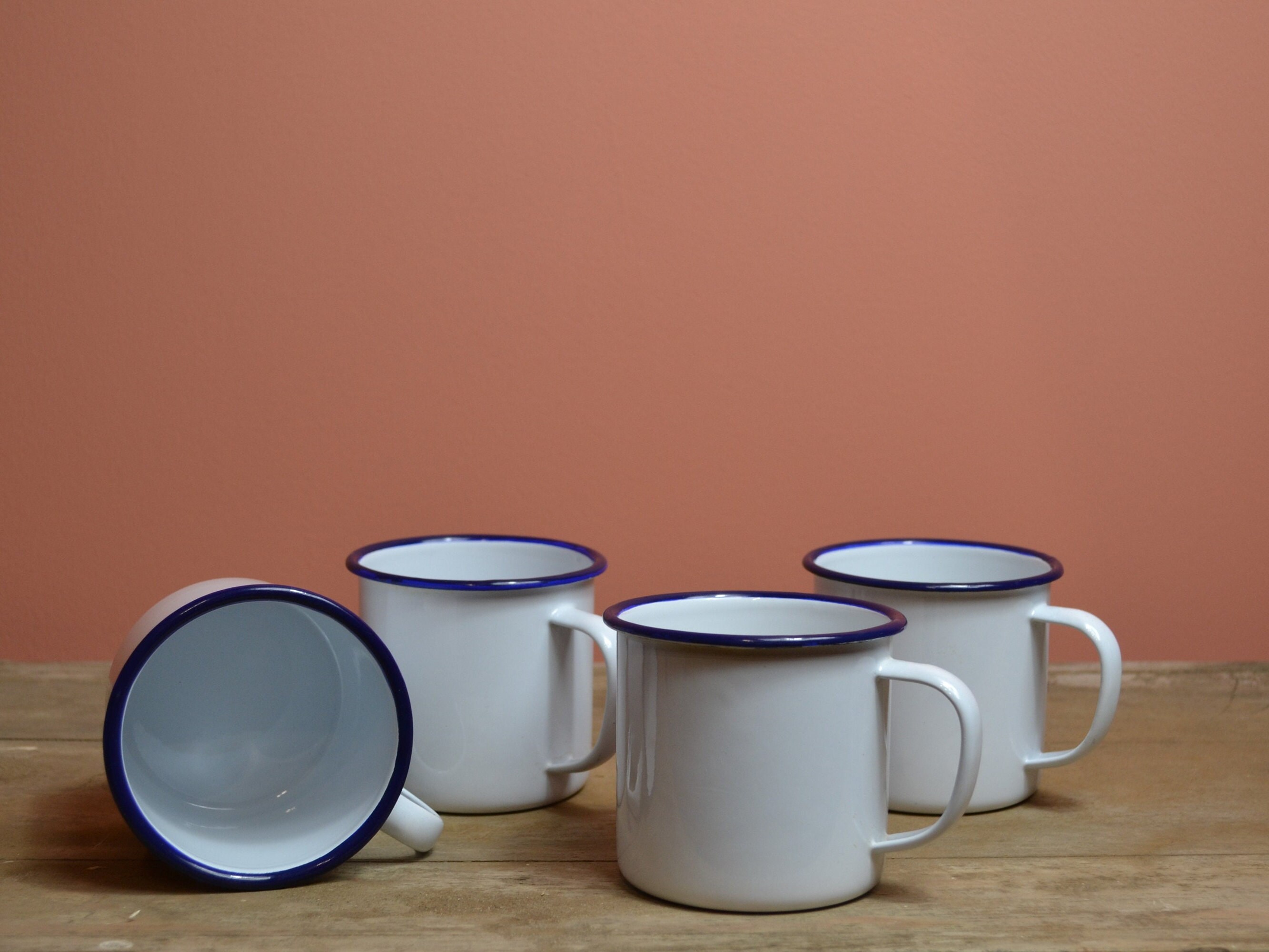Lot de 4 Tasses Émaillées Vintage/ Mugs Émaillés Blanc et Liseré Bleu Marine/ à Thé/ Cafè/ Rustique 