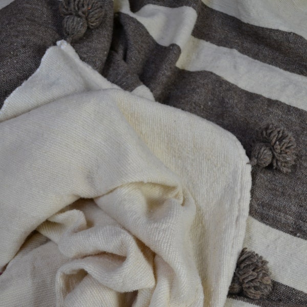 Couverture marocaine 100% pure LAINE MOUTON et DROMADAIRE/ 190x260 cm/ couverture tissée main en laine/ rare, douce, trés chaude et unique
