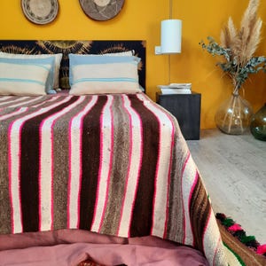 Authentic old Berber blanket 170x260cm / VINTAGE RUG pompoms / Moroccan blanket 100% hand-woven wool / unique piece / boho