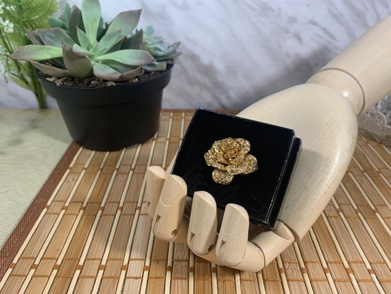 Joan Rivers Classic Collection, gold rimstone flor
