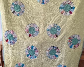 Dresden Plate Vintage Quilt - Cottage, Cottage Farmhouse
