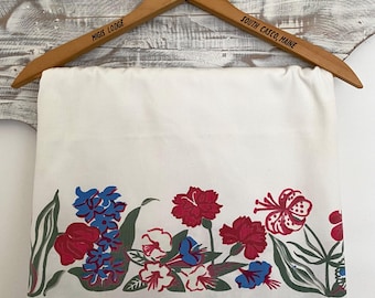 Vintage Floral,White,Tablecloth.  Cottage,Coastal Cottage,Shabby Chic,Cottage Farmhouse