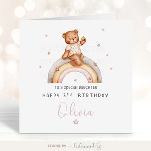 Carte personnalisée de 3e anniversaire pour fille, ours en peluche sur carte arc-en-ciel avec le nom de tante grand-mère maman papa, TOUTES RELATIONS