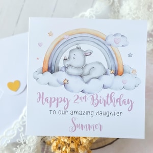 Carte d'anniversaire pour fille, adorable rhinocéros sur un nuage avec arc-en-ciel, carte d'anniversaire pour fille, carte pour nièce, carte d'anniversaire pour enfant faite à la main
