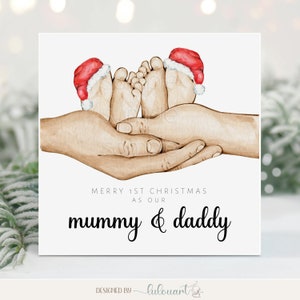 1e kerstkaart voor mama en papa van een tweeling, ouders kerstkaart met wensen van dochter zoon, kleine babyvoetjes in de handen van de ouders