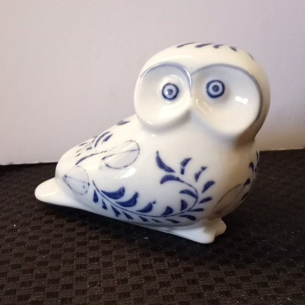 Vtg Blue and White Hand-painted Chinoserie Style Ceramic Porcelain Owl Bank, Owl Coin Bank, 1980s