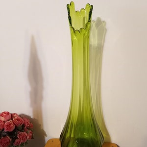 Vtg Midcentury L E Smith Swung  Glass Spring or Avocado Green, 12 Point Fingers, Ribbed Bottle Vase, 17.3&quot; Tall, 6.5&quot; Wide, USA 1950s -60s