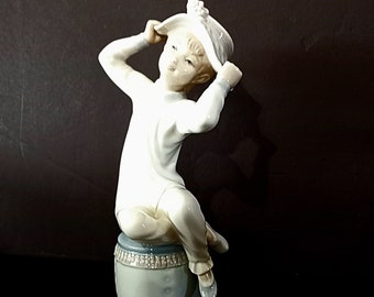 Vintage Lladro Porcelain Figurine: Girl with Hat, Signed 1985