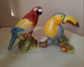 Sakura Large Parrot and Toucan Vintage Ceramic Salt And Pepper Shakers, Tropical Bird Shakers, Tropical Decor, Jungalow Style, Japan, 1980s