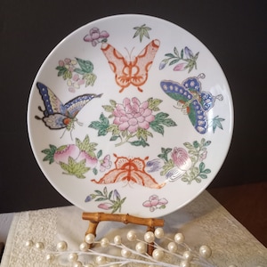 Antique Chinese Qing Dynasty Famille Rose Porcelain Handpainted Butterfly Plate, Dish, China, 1800 - 1911