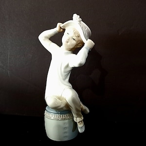 Vintage Lladro Porcelain Figurine: Girl with Hat, Signed 1985