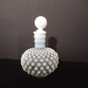 Butelka na perfumy Vintage Fenton Opalescent Moonstone Hobnail, opalizująca dekoracja toaletki