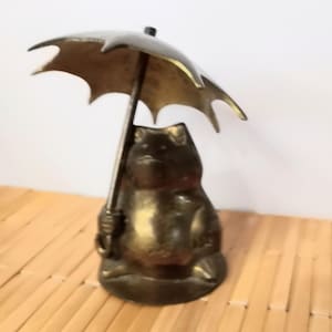 Vtg Solid Brass Frog with Umbrella, Toad with Umbrella, Brass Decor Accent, Brass Animal Figurine, 1970s - 80s