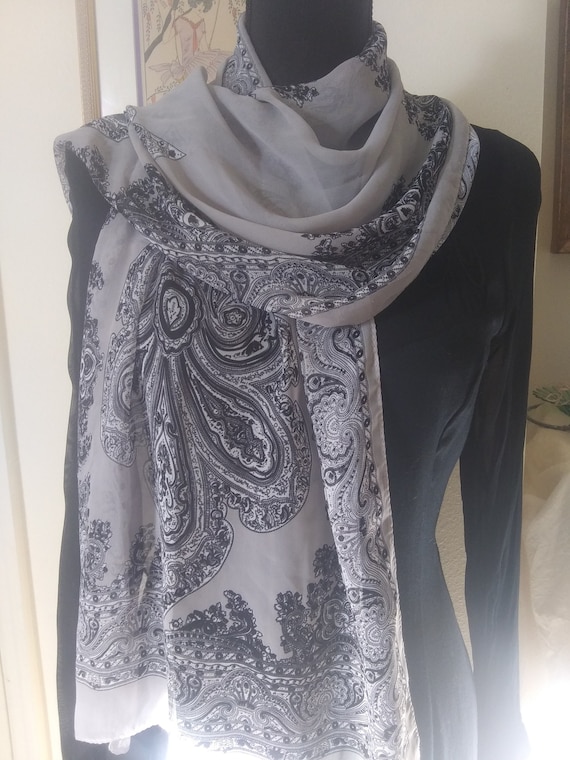 100% Finest Silk Scarf Paisley Gray and Black Vin… - image 1