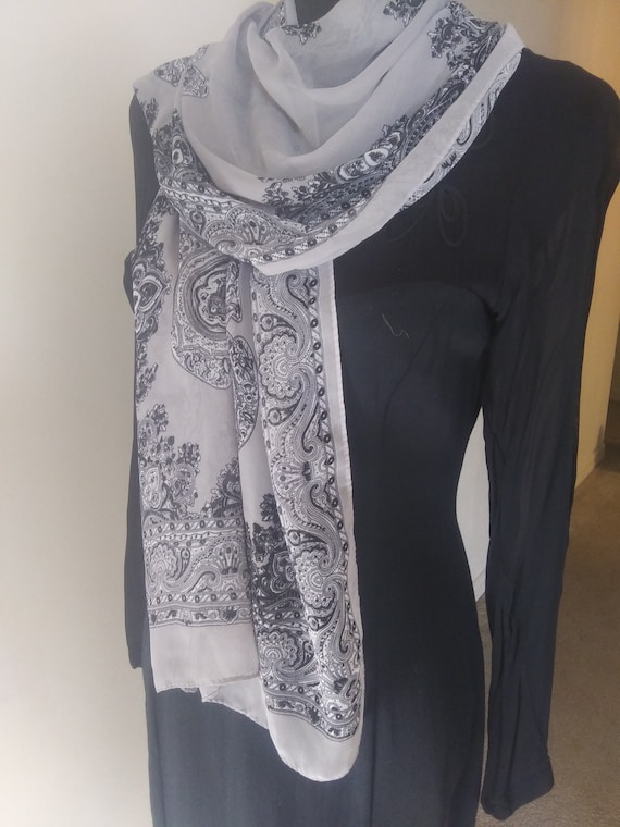 100% Finest Silk Scarf Paisley Gray and Black Vin… - image 2