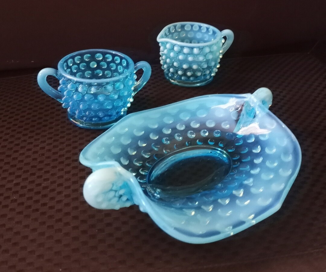 ヴィンテージ フェントン ブルー オパールセント ホブネイル スモール