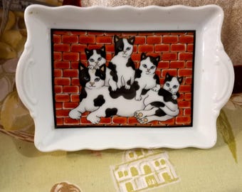 Vintage Takahashi "City Cats"  Porcelain Trinket Dish with a Mother Tuxedo Cat & Kittens; Trinket Dish, Ring Dish, Mini Tray, Japan 1970s
