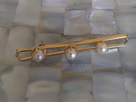 Vtg Three Faux Pearls on 24K Goldfill Bar Brooch … - image 6