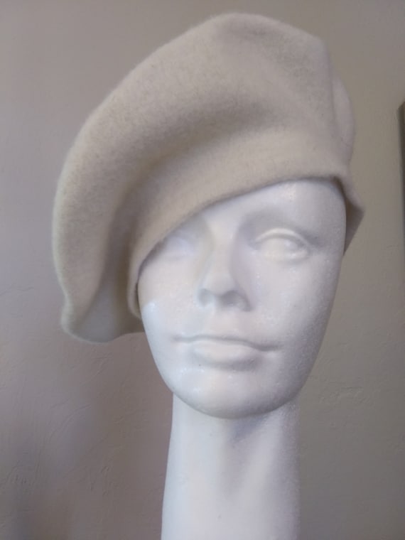 Vintage Creamy White Soft Wool Felt Basque Beret, 