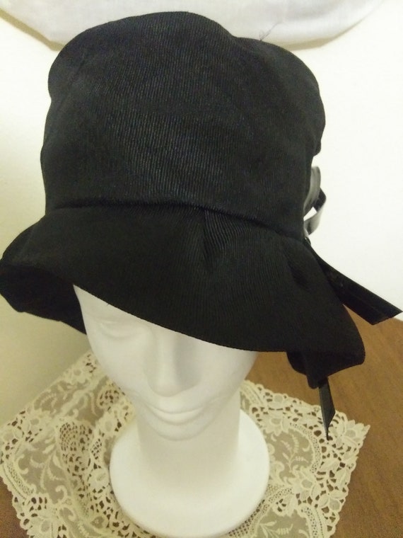 Vintage Black Crepe Bonnet Style Hat 