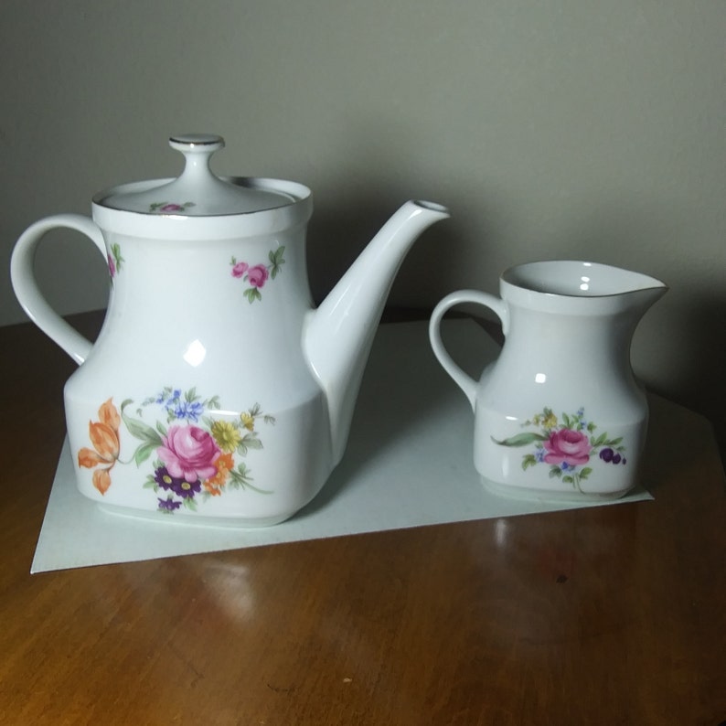 Thun of Czechoslavakia Vintage Collector/'s Porcelain Ceramic Flowers and Roses Romantic Cottage Style Teapot and Creamer Shabby Chic Style