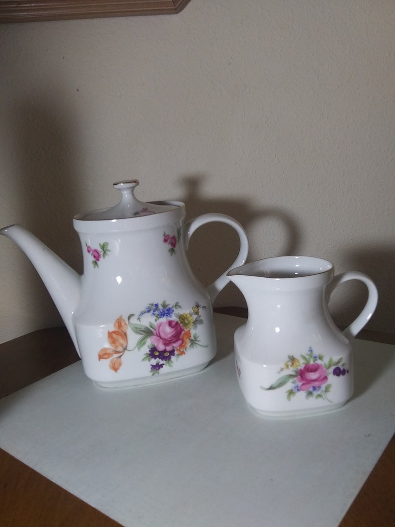 Thun of Czechoslavakia Vintage Collector/'s Porcelain Ceramic Flowers and Roses Romantic Cottage Style Teapot and Creamer Shabby Chic Style