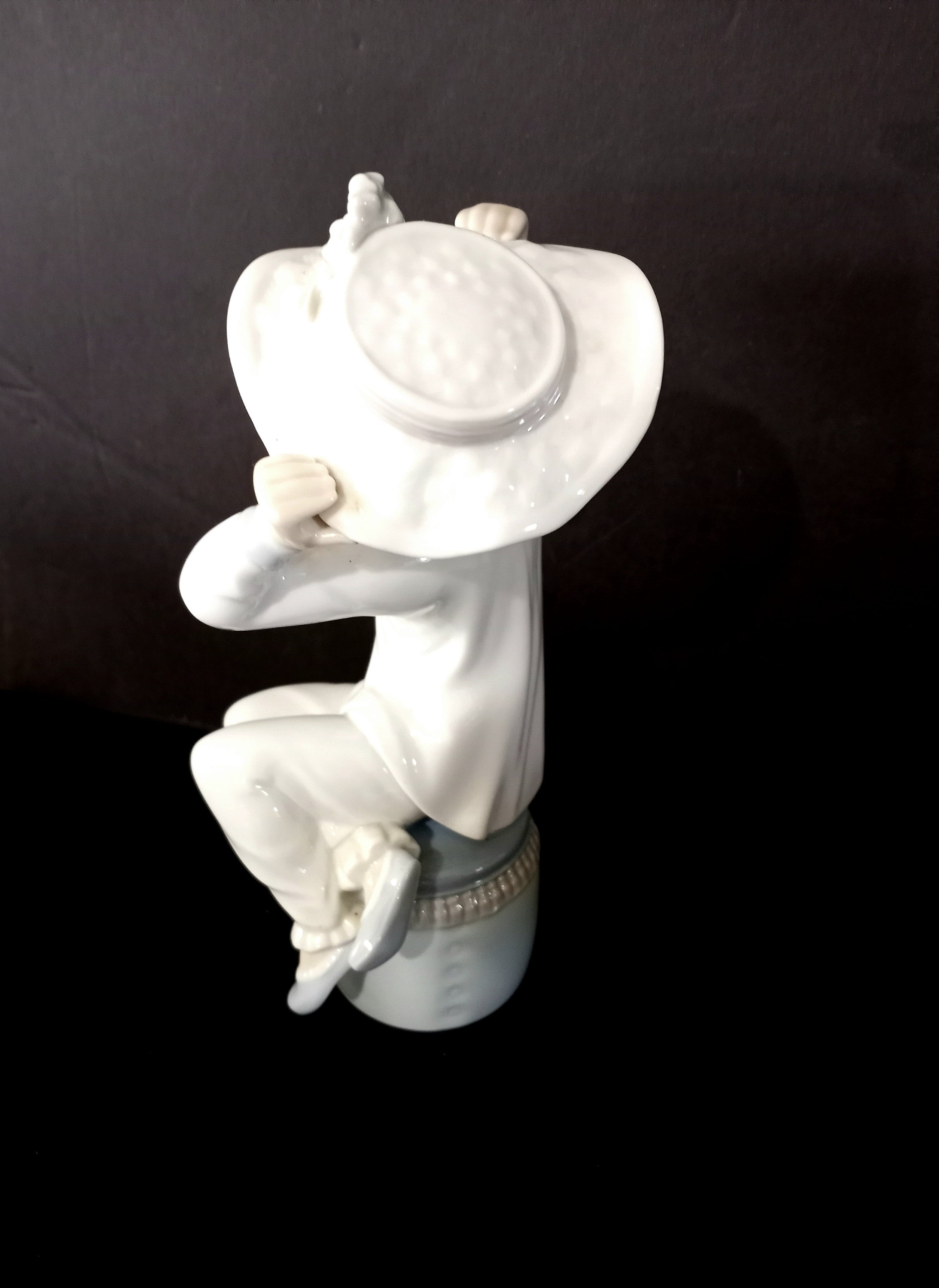 Vintage Lladro Porcelain Figurine: Girl With Hat, Signed 1985 - Etsy