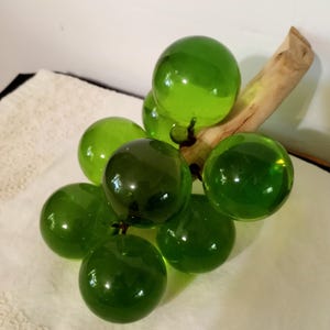 Vintage grüne Lucite-Traube: Mid-Century Modern Decor