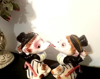Vintage Kissing Monkeys Salt & Pepper Shakers: Mid-Century Anthropomorphic Porcelain