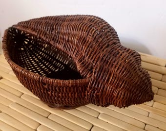Vtg Rattan Wicker Woven Seashell Basket, Rattan Shell Decor Accent, Phillipines? 1980s, Bath Decor, Tropical and Beach Decor, Coastal Decor