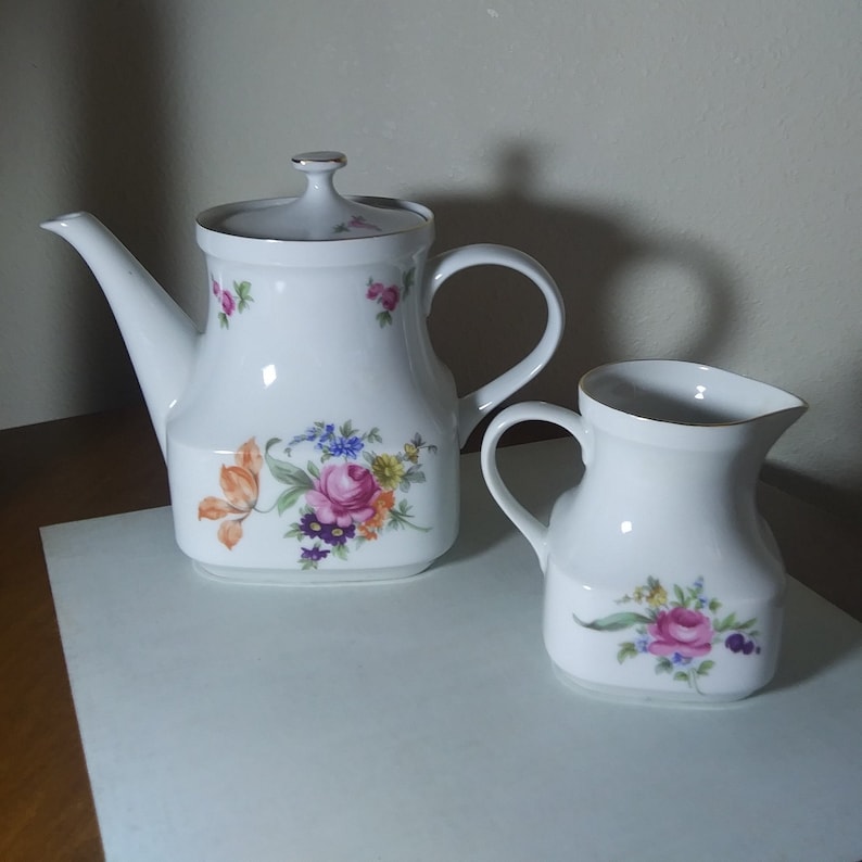 Thun of Czechoslavakia Vintage Collector/'s Porcelain Ceramic Flowers and Roses Romantic Cottage Style Teapot and Creamer Shabby Chic Style