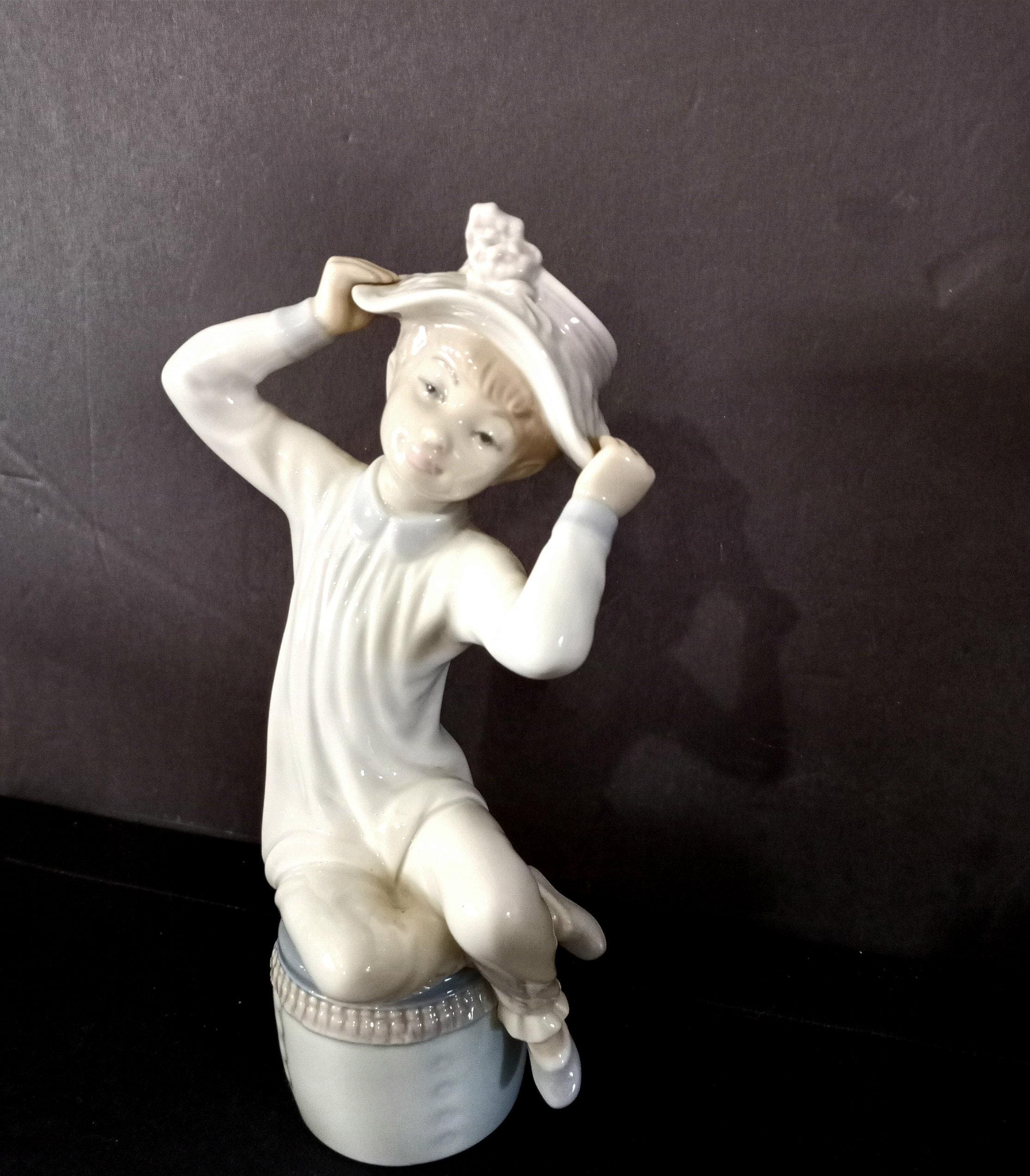 Vintage Lladro Porcelain Figurine: Girl With Hat, Signed 1985 - Etsy