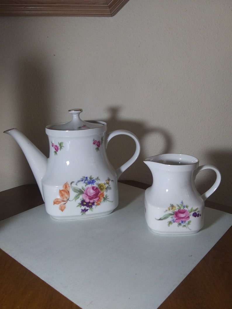 Thun of Czechoslavakia Vintage Collector/'s Porcelain Ceramic Flowers and Roses Romantic Cottage Style Teapot and Creamer Shabby Chic Style