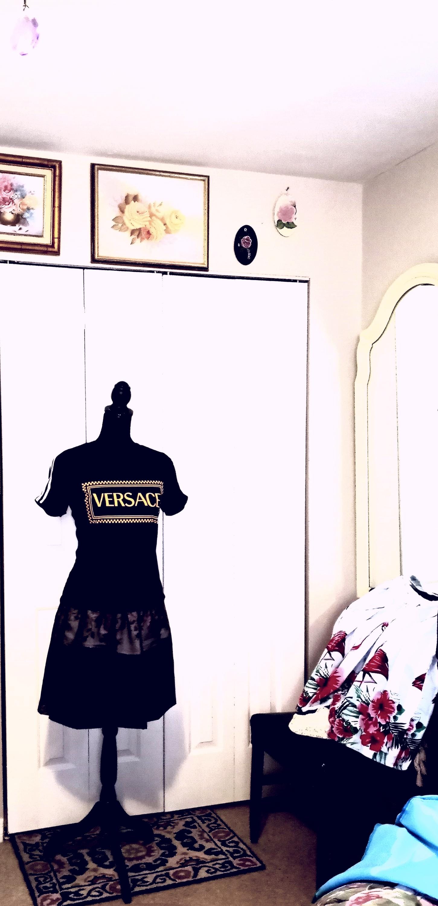 Versace ラージ '90S ヴィンテージ ロゴ ネックレス VERSACE（ヴェルサーチ）の「ラージ '90s ヴィンテージ ロゴ