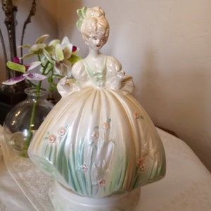 Vintage Chalkware Lady Music Box: &quot;When Irish Eyes are Smiling&quot;, 1940s Japan