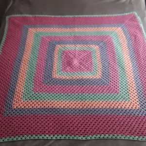 Handgemachte Häkeldecke