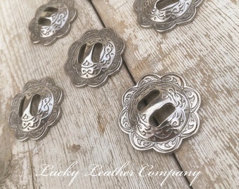 Paire De Conchos Hippie Cœur Bronze Et Blanc 1 3/4" - Jérémie Watt Bride Boucle Dos