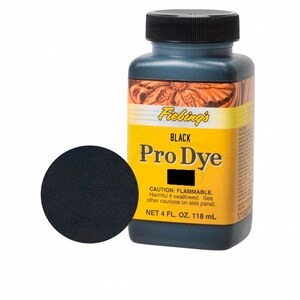 K&ouml;nnte beinhalten: Eine Flasche Fiebing's Pro Dye in Schwarz. Die Flasche ist mit dem Markennamen, der Farbe und dem Produktnamen beschriftet. Die Flasche enth&auml;lt 118 ml Farbe.