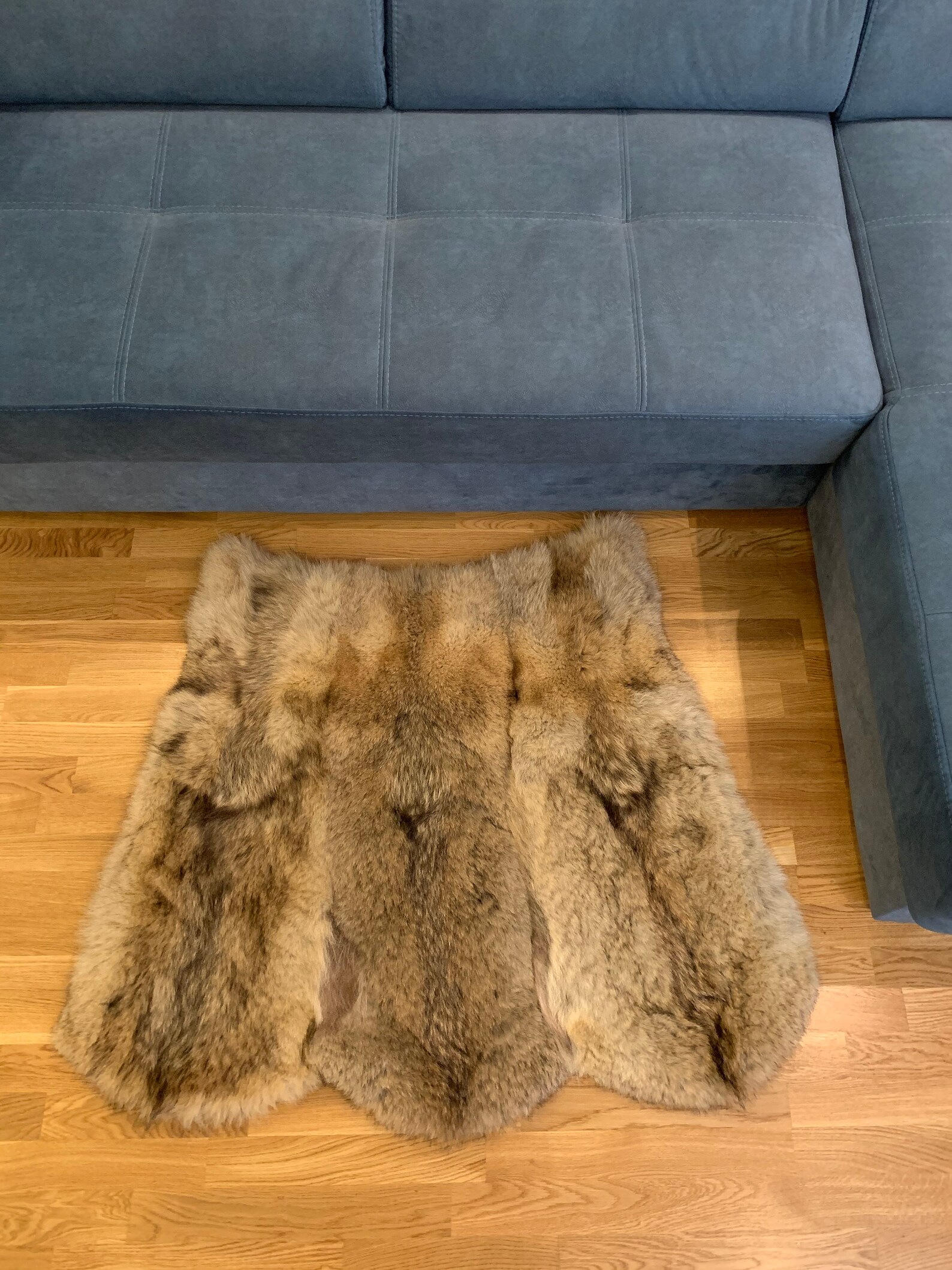 Пошив меховых шапок в шушенском. Игрушки из остатков меха. Пришивпнте меха к тканевой полоскн. Игрушки из остатков меха. Меховой ободок своими руками.